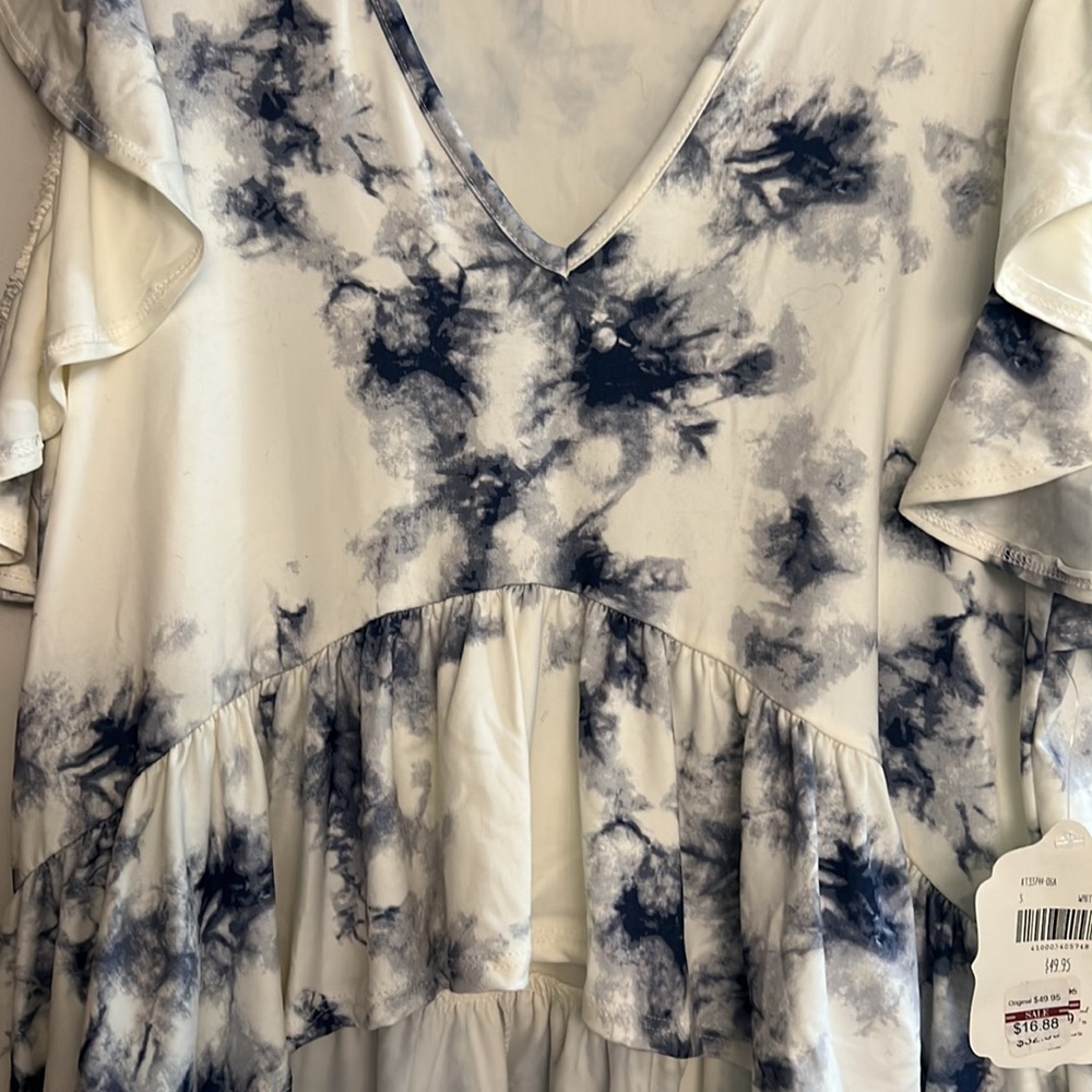 Altar’d State ruffled tee - Picture 2 of 4